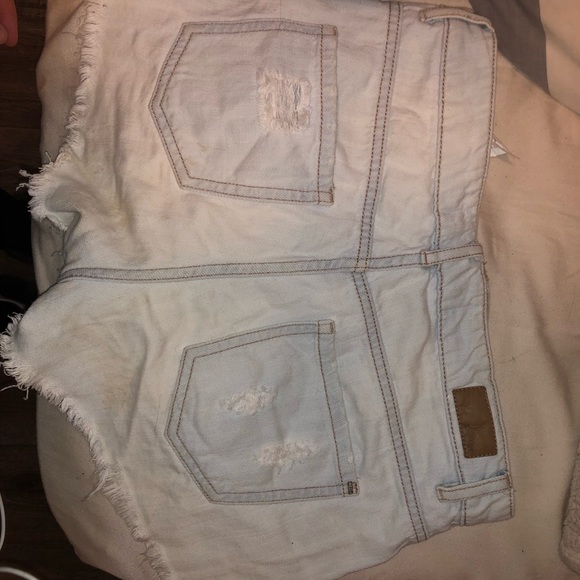 Garage size 1 light wash Jean shorts mid/high rise - Picture 2 of 2